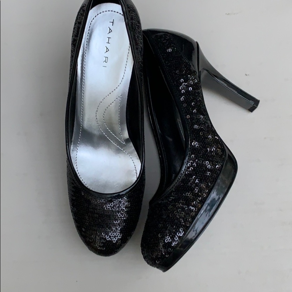 Tahari black Cheryl sequin heels. Size 7,5 M.